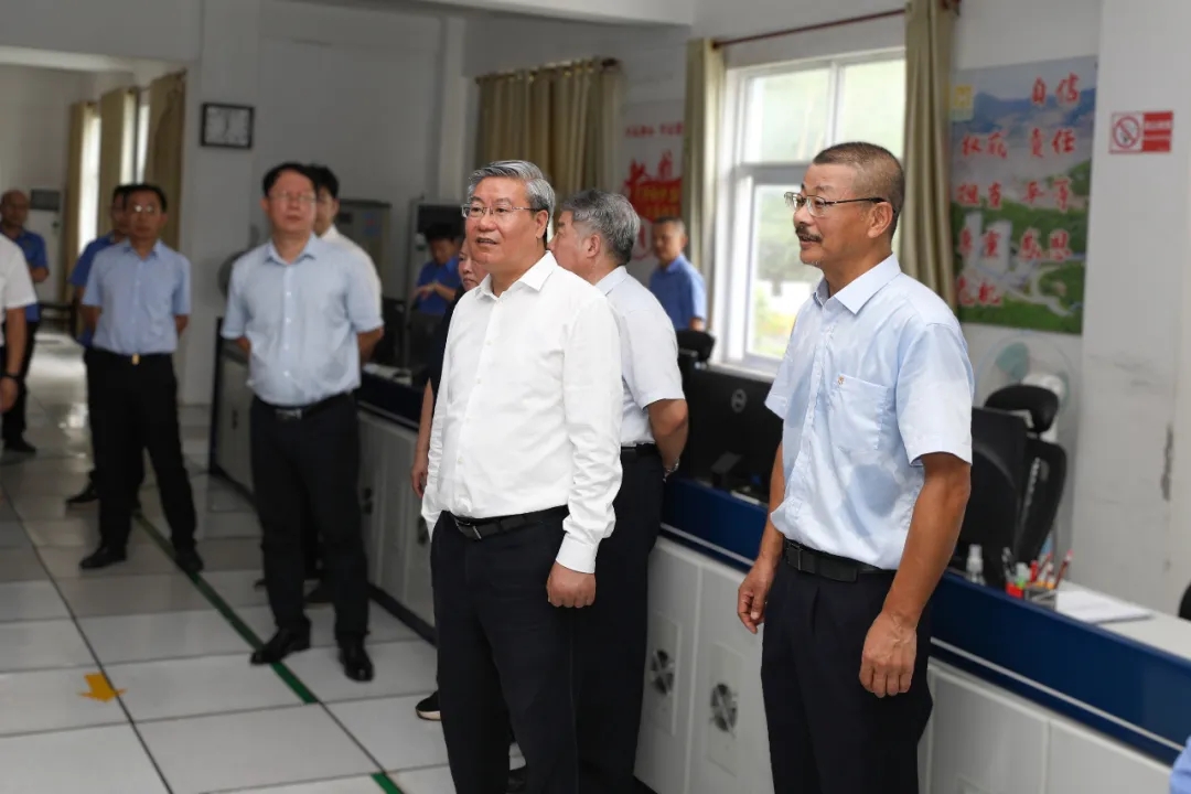 海南省政協主席李榮燦到海南礦業調研3_副本.jpg