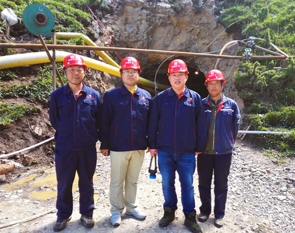 開元集(ji)團(tuán)副總經(jing)理(li)張海濤一(yi)行深入青海銅鑫調研指導(dao)工(gong)作(zuò)