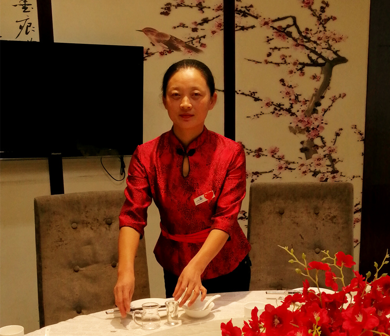 緻敬，我(wo)親愛的(de)同事——記迪尼斯伊川店(diàn)客房員(yuan)工(gong)陳華麗
